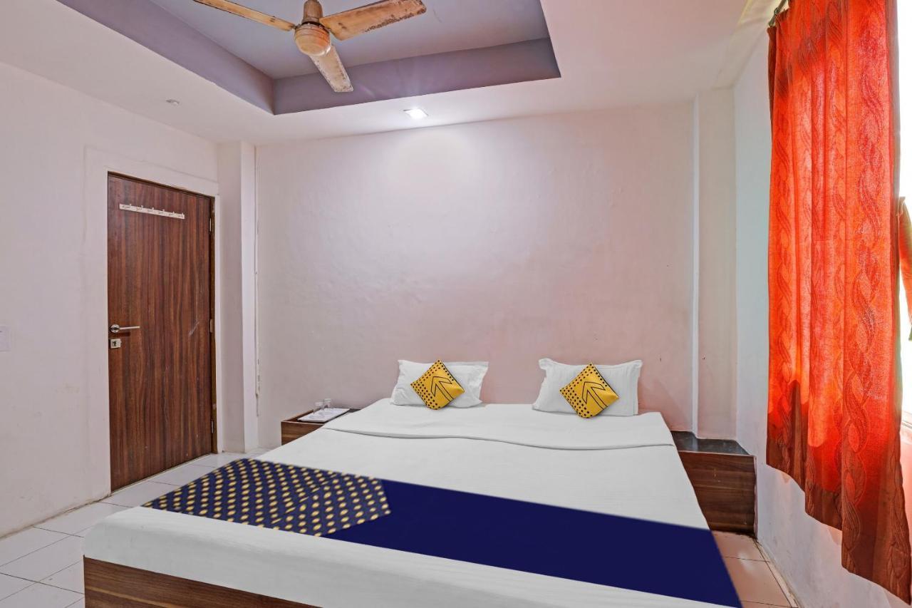Oyo Flagship 80463 Hotel Mini Palace Vadodara Exterior foto