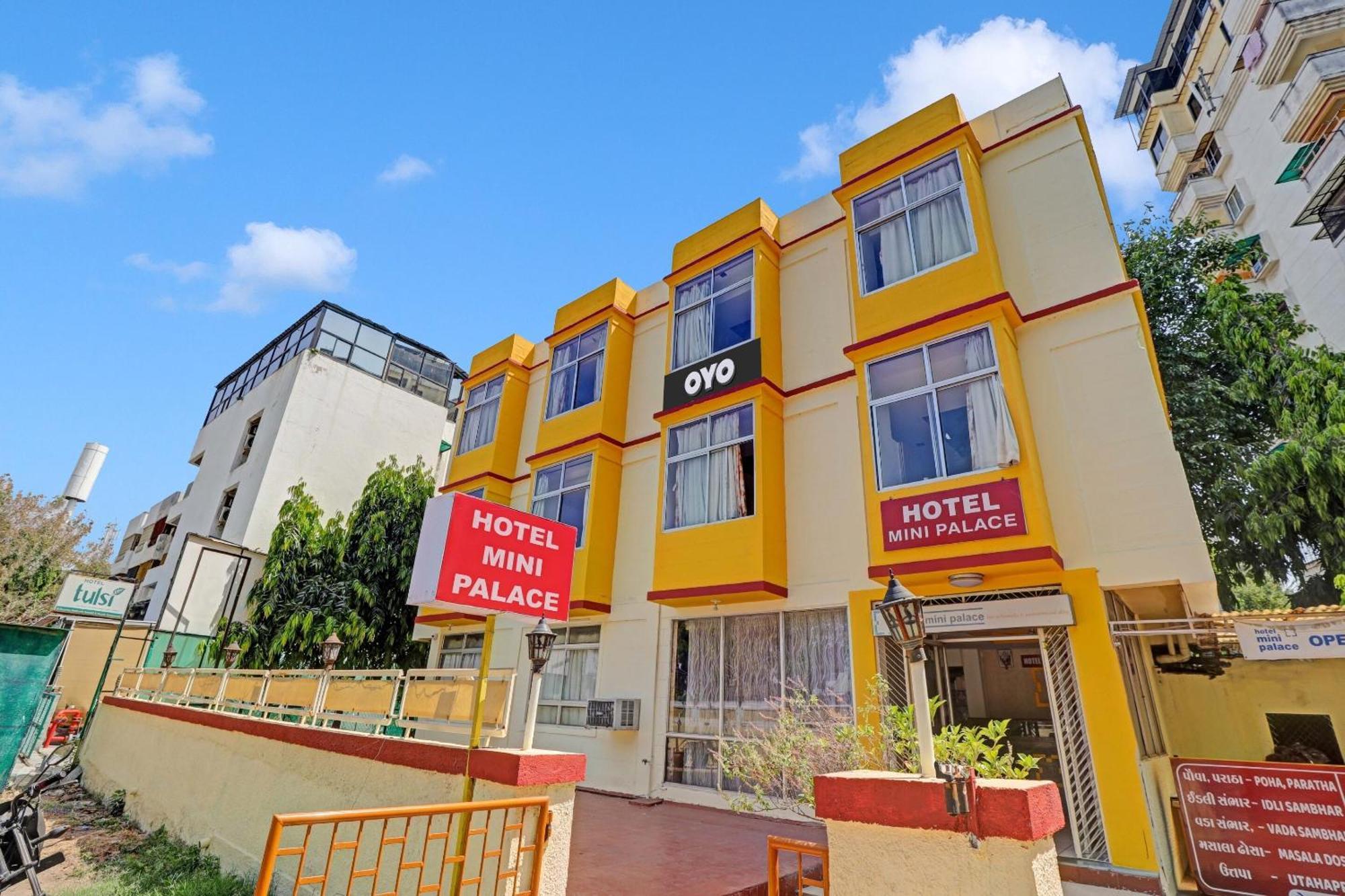 Oyo Flagship 80463 Hotel Mini Palace Vadodara Exterior foto